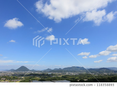 Morning view of Sanuki Fuji, Shiroyama, and Sakaide from the new Reoma World 118358893