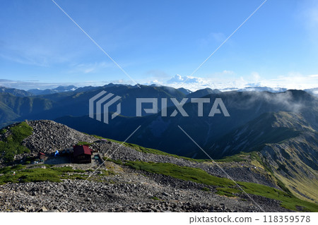 The view from Mt. Kasagatake offers a panoramic view from around Mt. Suisho to Mt. Tateyama (back left). 118359578