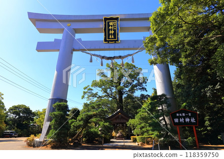 [Kagawa Prefecture] Tamura Shrine, famous for New Year's visits and prayers, on a sunny day 118359750