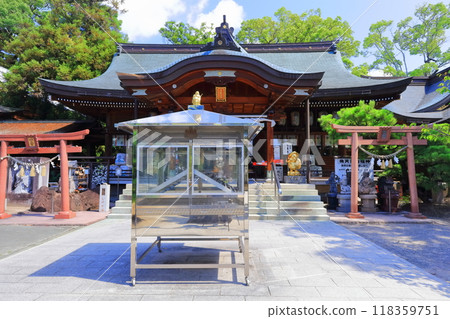 [Kagawa Prefecture] Tamura Shrine, famous for New Year's visits and prayers, on a sunny day 118359751