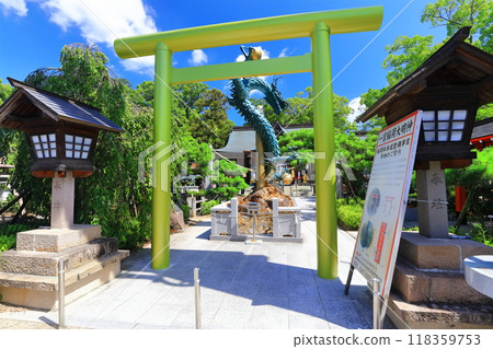[Kagawa Prefecture] Tamura Shrine, famous for New Year's visits and prayers, on a sunny day 118359753
