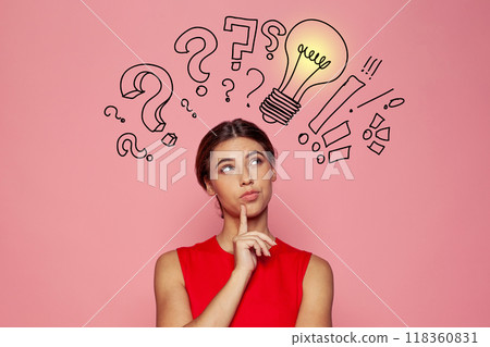 Idea concept. Thinking woman with light bulb on pink background 118360831