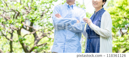Senior couple lifestyle fresh greenery hand 118361126