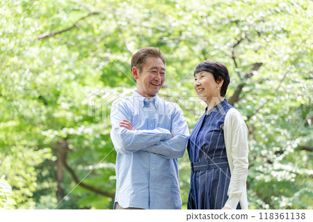 老夫婦生活方式清新綠色 118361138