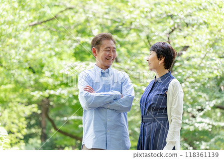 Senior couple lifestyle fresh greenery 118361139