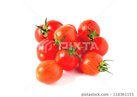 red cherry tomatoes with water drops 118361153