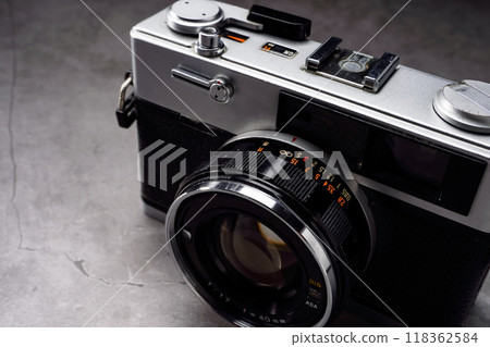 Old film camera 118362584