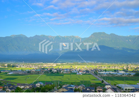 早上的安曇野[北安曇郡池田町] 118364342