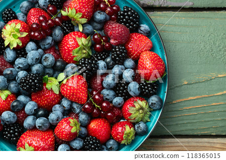 Mix of ripe colorful berries in bowl photography . Blueberry , strawberry , raspberry , blackberry and red currant . Top view Mix of ripe colorful berries in bowl photography . Blueberry , strawberry , raspberry , blackberry and red currant . Top view 118365015