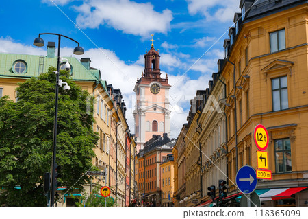 加姆拉斯坦 (Gamla Stan),瑞典斯德哥爾摩老城區,擁有高聳的大教堂 加姆拉斯坦 (Gamla Stan),瑞典斯德哥爾摩老城區,擁有高聳的大教堂 118365099