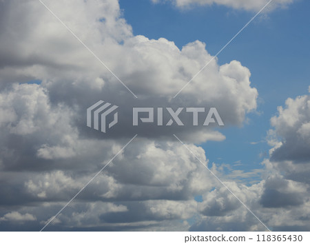 夏天美麗的藍天和雲彩景觀 夏天美麗的藍天和雲彩景觀 118365430