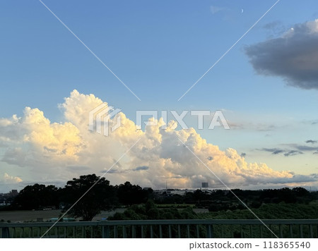 On my way home from work, I spotted cumulonimbus clouds starting to be illuminated by the setting sun. On my way home from work, I spotted cumulonimbus clouds starting to be illuminated by the setting sun. 118365540