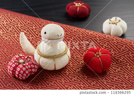 蛇年新年形象 118366295