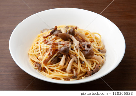 日式奶油醬油蘑菇義大利麵 118366828