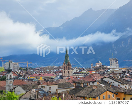 Beautiful streetscape of Trento, the ancient city in northern Italy 118367097