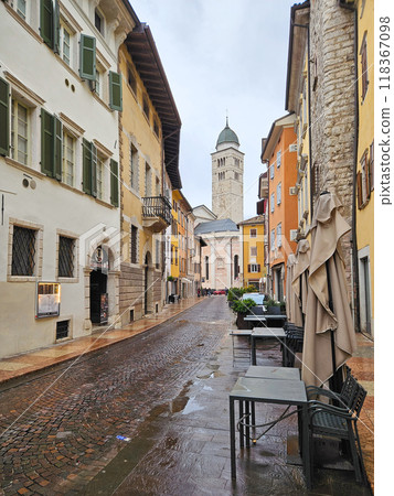 Beautiful streetscape of Trento, the ancient city in northern Italy 118367098