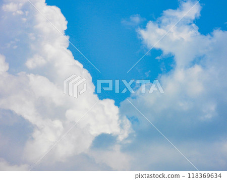 漂浮在藍天上的雲彩 118369634