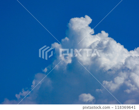 Clouds floating in the blue sky Clouds floating in the blue sky 118369641