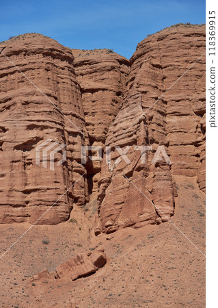Face on sandstone rock. Pareidolia, looks like a face. Pareidolic illusion, seeing faces in inanimate objects 118369915
