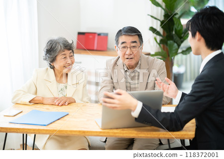 Senior couple consulting about renovations A businessman selling to a senior couple 118372001