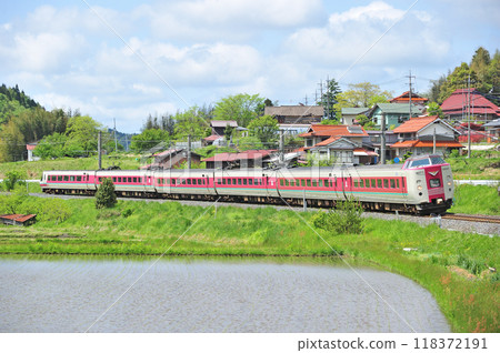 Hakubi Line Shimoishim (Shinjuku) - Kamiishim JR West 381 series Kuha 381-142 (Izumo) Yakumo Hakubi Line Shimoishim (Shinjuku) - Kamiishim JR West 381 series Kuha 381-142 (Izumo) Yakumo 118372191
