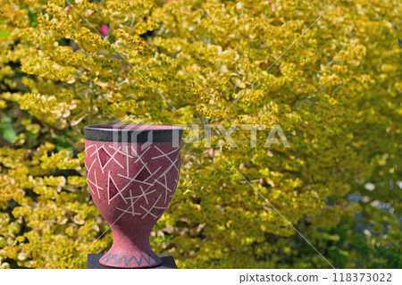 由於容器沒有上釉，所以啤酒的泡沫呈現奶油狀。 118373022