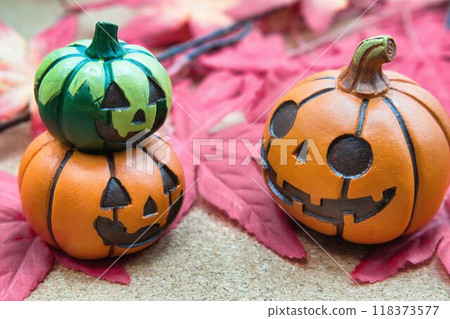Halloween pumpkins and autumn leaves 118373577