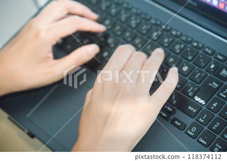 Female hand clapping keyboard 118374112