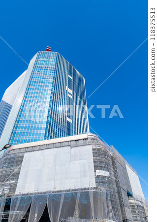 Large-scale construction underway and blue skies Takanawa Gateway 2024.09 o-1 118375513