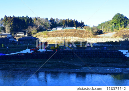 View from the train window on the JR East Suigun Line from Shimo-Ogawa Station to Hitachi-Daigo Station (December 2022) 118375542
