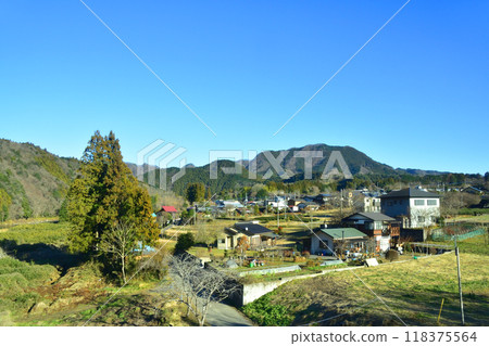View from the train window on the JR East Suigun Line from Shimo-Ogawa Station to Hitachi-Daigo Station (December 2022) 118375564