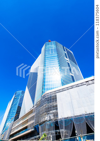 Large-scale construction underway and blue sky Takanawa Gateway 2024.09 q-2 High saturation contrast Large-scale construction underway and blue sky Takanawa Gateway 2024.09 q-2 High saturation contrast 118375604