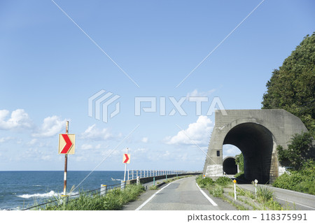 從國道345號看到的日本海和藍天 118375991