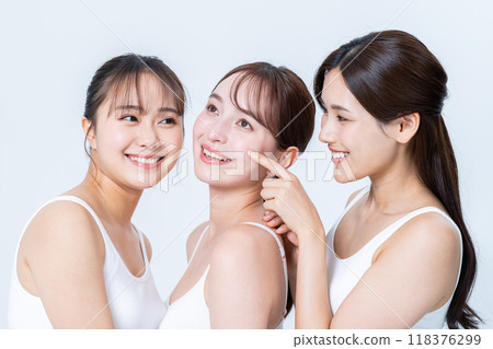 年輕女性的皮膚護理 年輕女性的皮膚護理 118376299