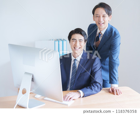 Business person working in the office Business person working in the office 118376358