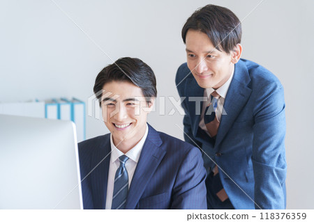 Business person working in the office Business person working in the office 118376359