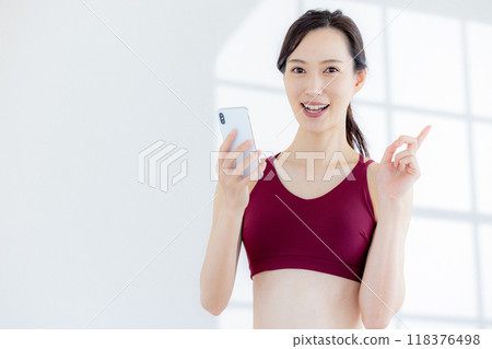 Woman wearing yoga wear 118376498