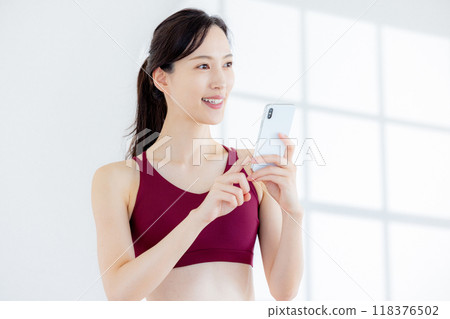 穿著瑜珈服的女人 118376502