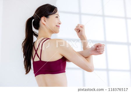 穿著瑜珈服的女人 118376517