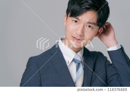 A young man in a suit 118376889