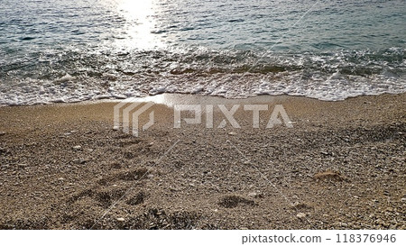 傍晚時分，沖繩縣慶良間群島阿嘉島的 Hizushi 海灘 118376946