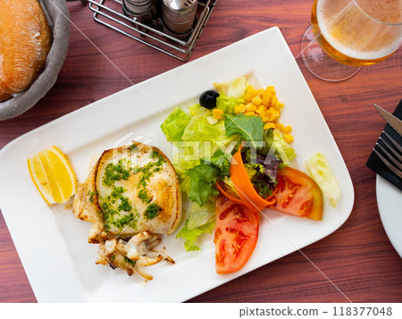 Grilled cuttlefish seasoned with green sauce and vegetable salad 118377048