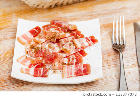 Delicious lard on a plate, cut into pieces 118377078