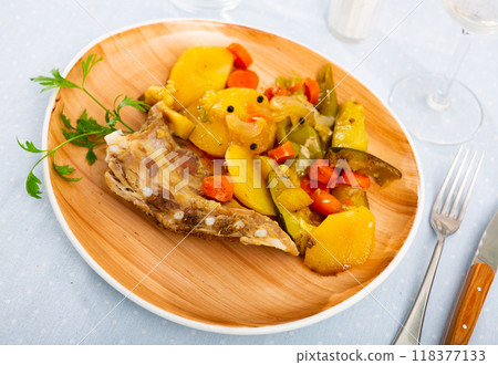 Fresh portion of ribs garnished with vegetables Fresh portion of ribs garnished with vegetables 118377133