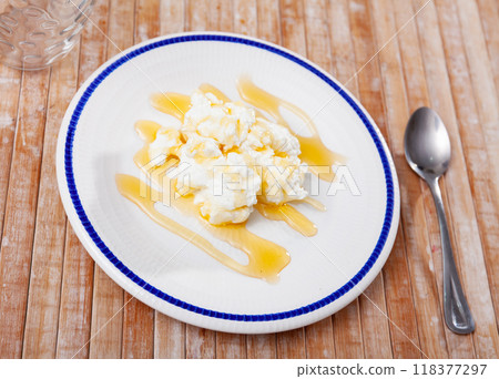 Mato served with honey on plate 118377297