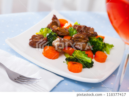 Chicken hearts with vegetables 118377417