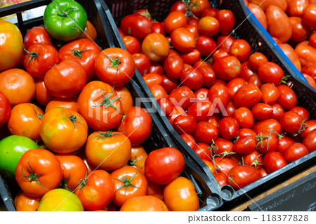 Ripe tomatoes offered for sale on market Ripe tomatoes offered for sale on market 118377828