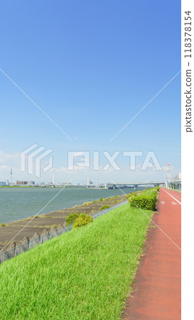 [東京]西新町附近的荒川（江戶川區一側的人行道）風景 118378154