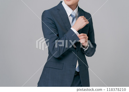 Part cut of a man in a suit 118378210