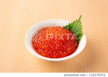 桌上的新鮮鮭魚子 桌上的新鮮鮭魚子 118379352